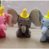 Elefante con sombrero de plátano